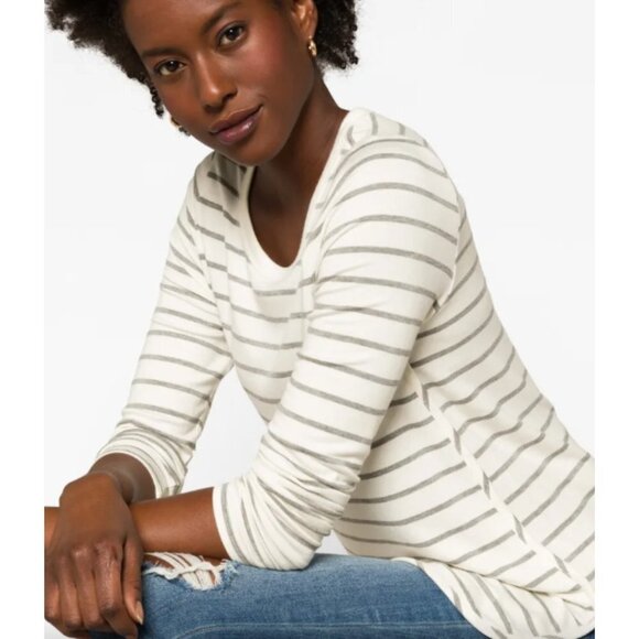 NWT Market & Spruce Zansia Curved Hem French Terry Knit Top in Off White / Gray - Picture 4 of 5